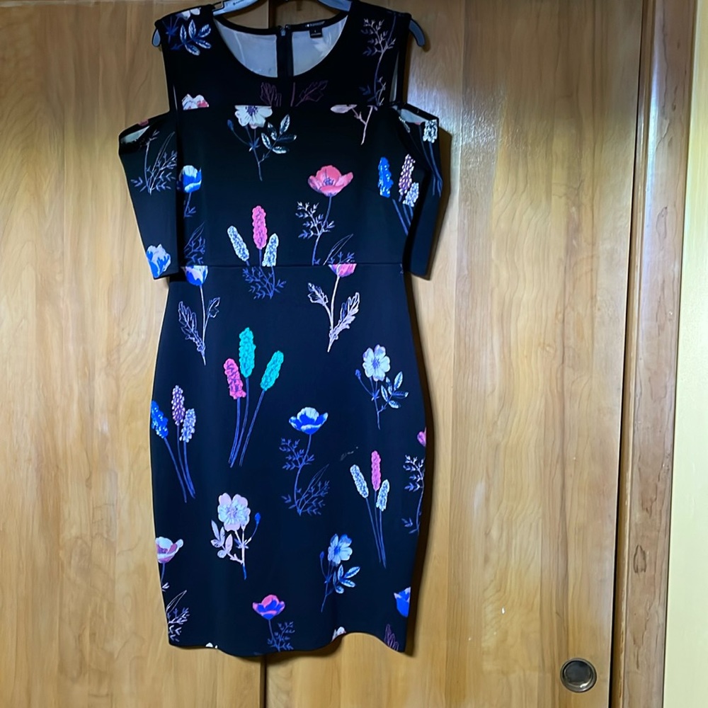 Black dress with cold shoulders sleeve